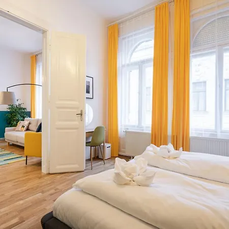 Live Star * Budapest